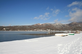 2月7日湖畔からの雪景色.jpg