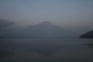 7月27日早朝の湖畔から.jpg