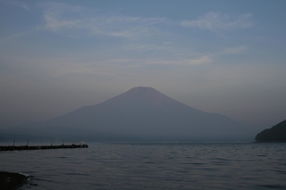 8月10日早朝の湖畔から.jpg