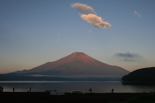 8月31日早朝の湖畔から.jpg