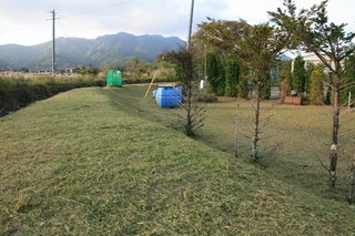 9月28日テニスコート草刈3.jpg